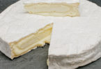 Plateau de fromages avec brie